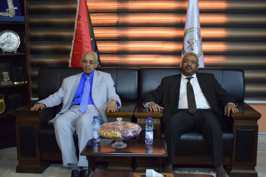 النائب العام يؤكد أهمية التعاون مع وزارة العدل 