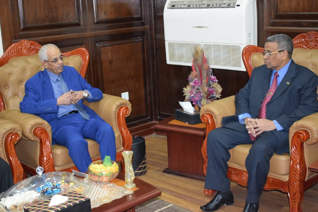 وزير العدل يلتقي مولانا / عبدالمجيد إدريس على رئيس القضاء