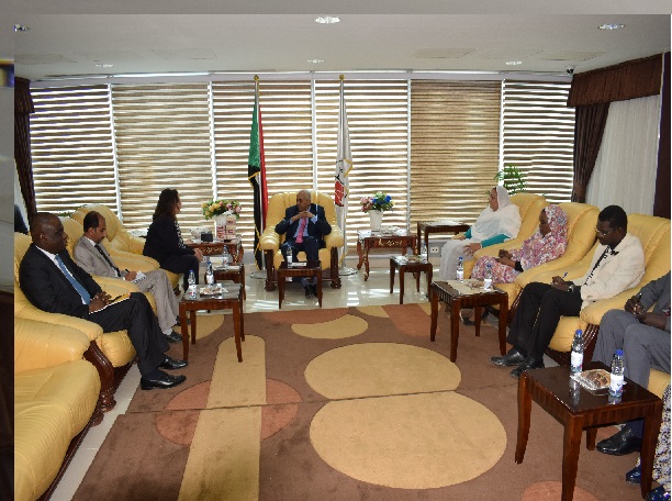 سالم يلتقي اللجنة الفنية التابعة لمكتب المفوض 