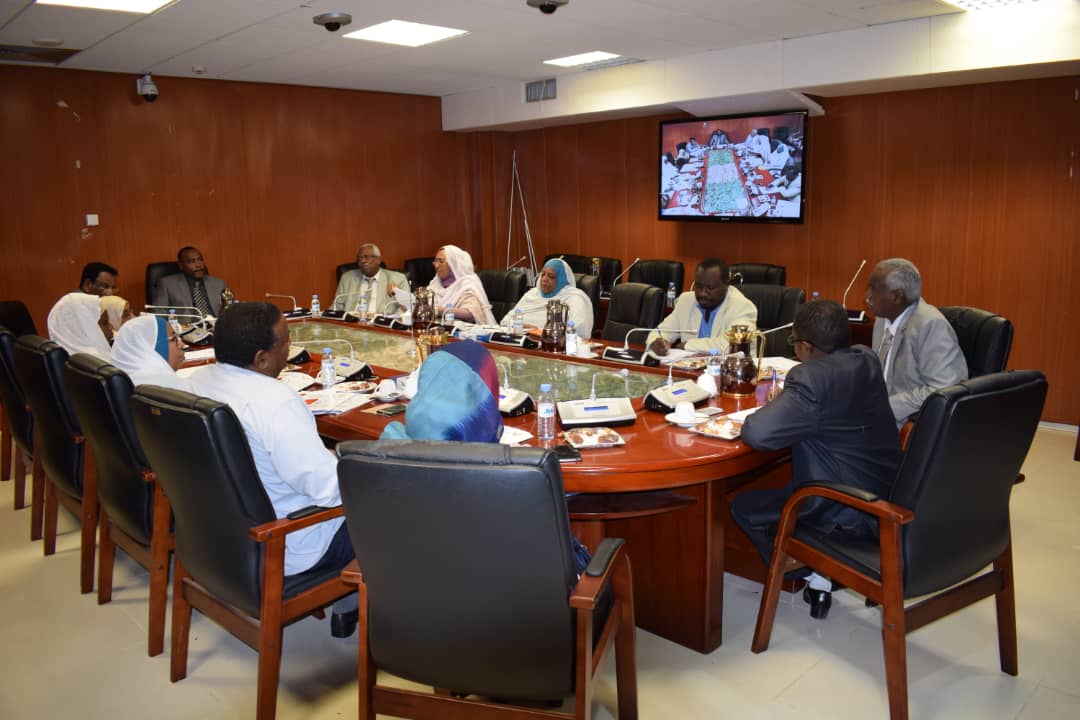 دقدق يطلع علي أداء المسجل التجاري