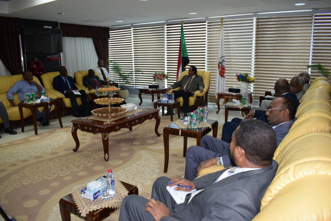 وزير العدل يلتقي الخبير المستقل لحقوق الانسان في السودان 