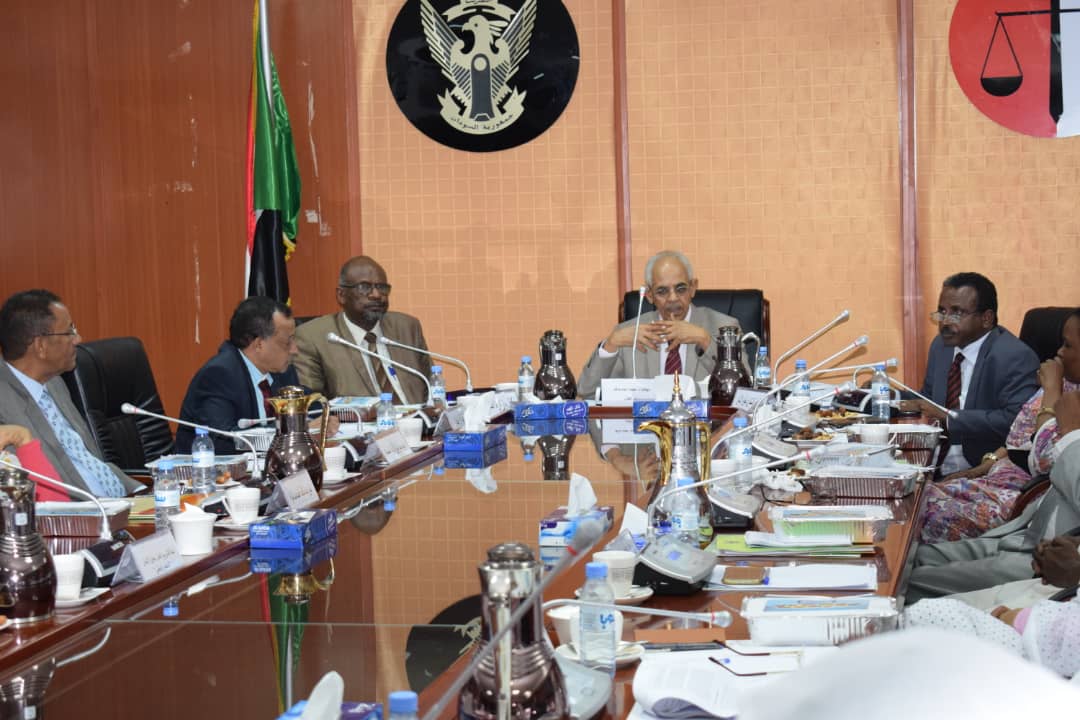 سالم يترأس إجتماع المجلس الإستشاري لحقوق الإنسان