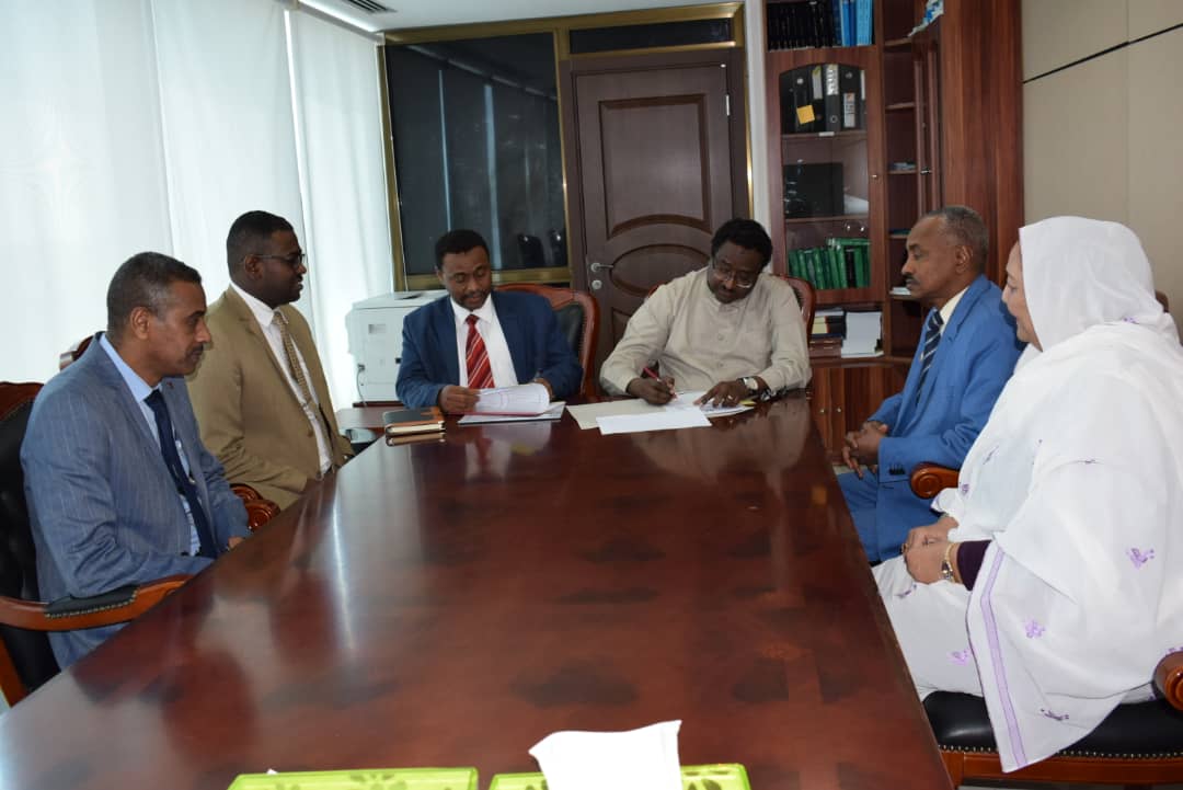 العدل توقع عقد التامين الطبي مع الشركة الاسلامية