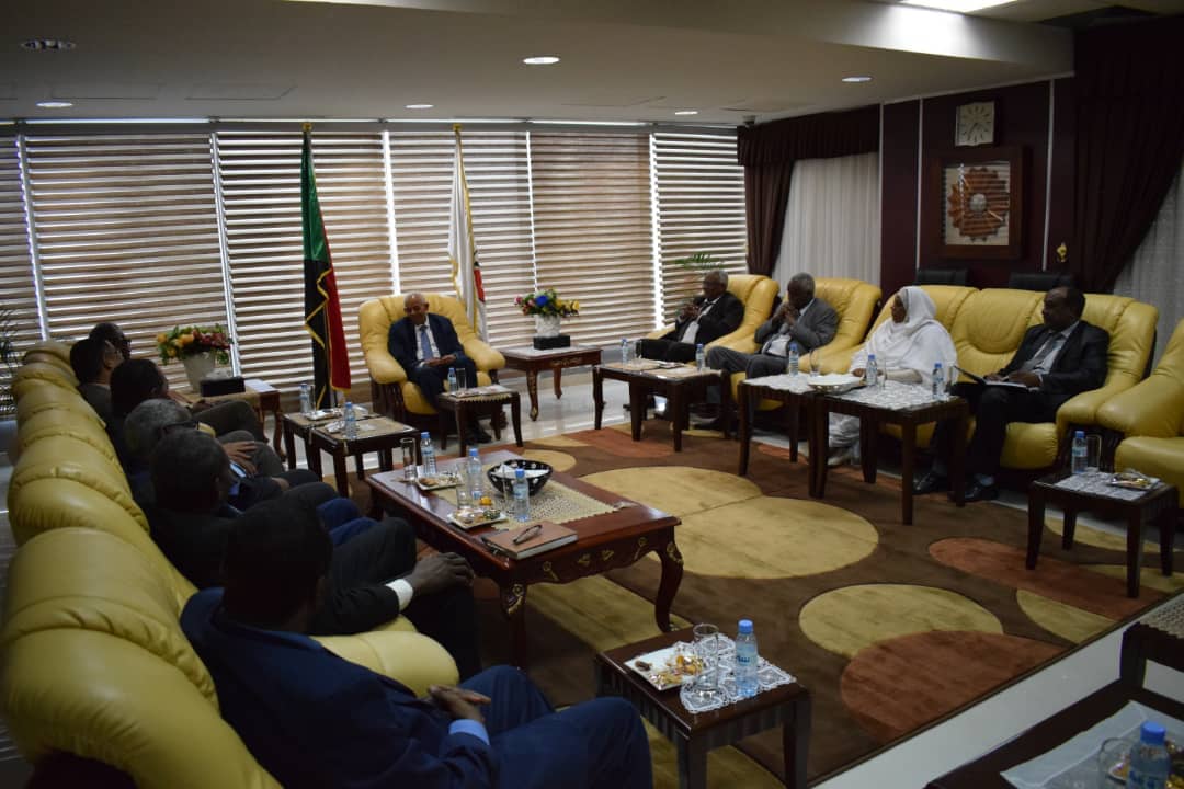 وزير العدل يلتقي بالسيد غلام الدين عثمان الأمين العام لصندوق الإسكان والتعمير 