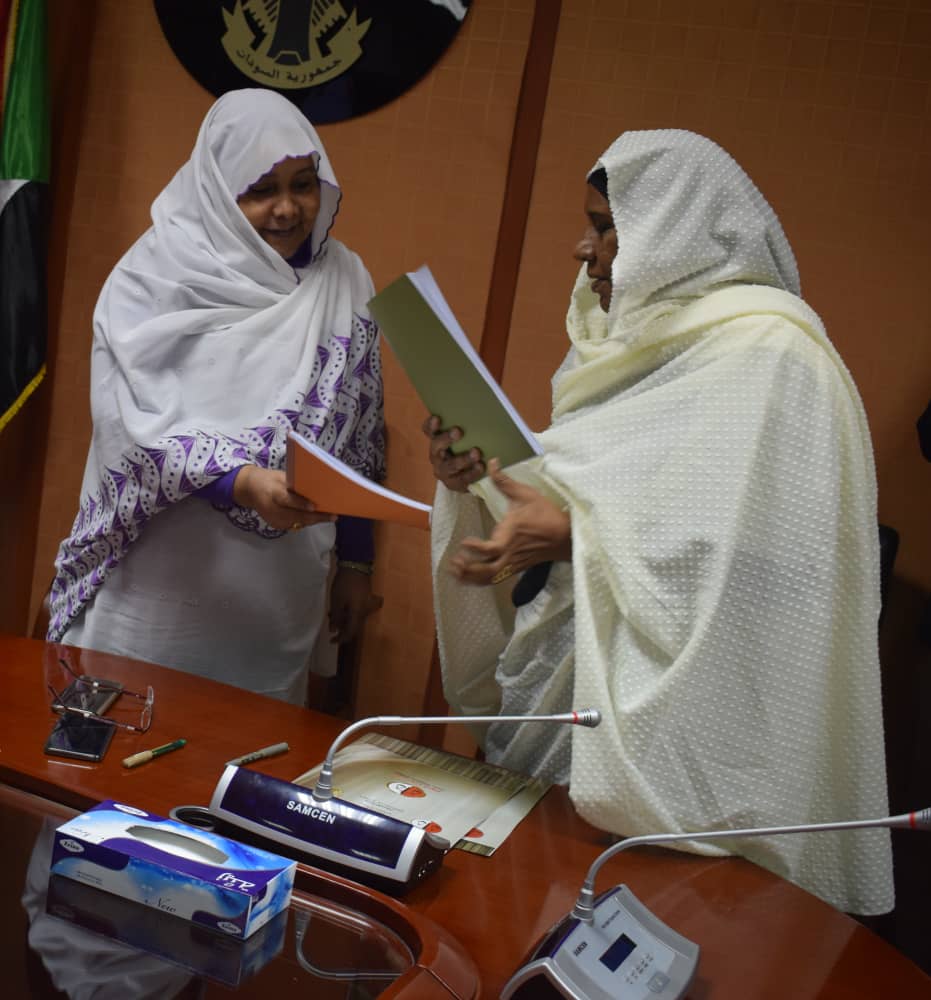 خلال عملية التسليم والتسلم بوزارة العدل  الحويرص : نتطلع لافاق افضل لخدمة البلاد فى المجال العدلى