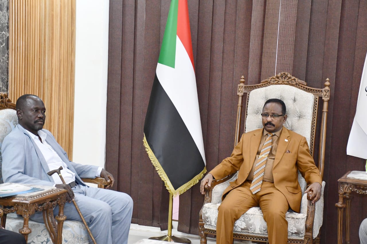 و زير العدل يلتقي بوالي شرق دارفور