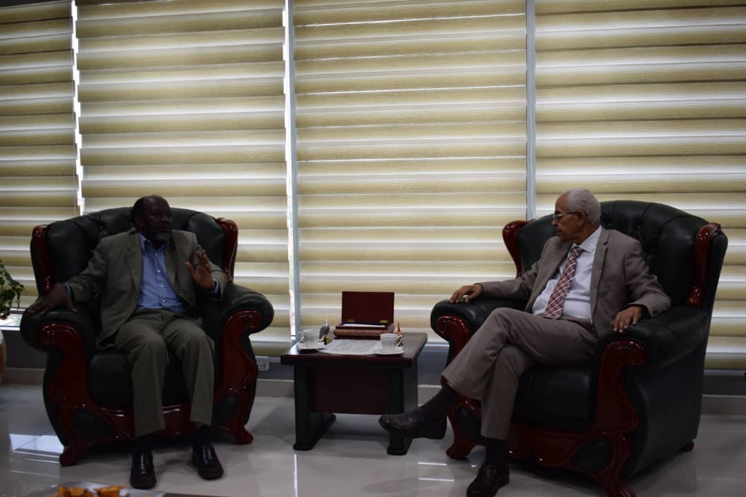 وزير العدل يلتقي وزير الزاراعة 