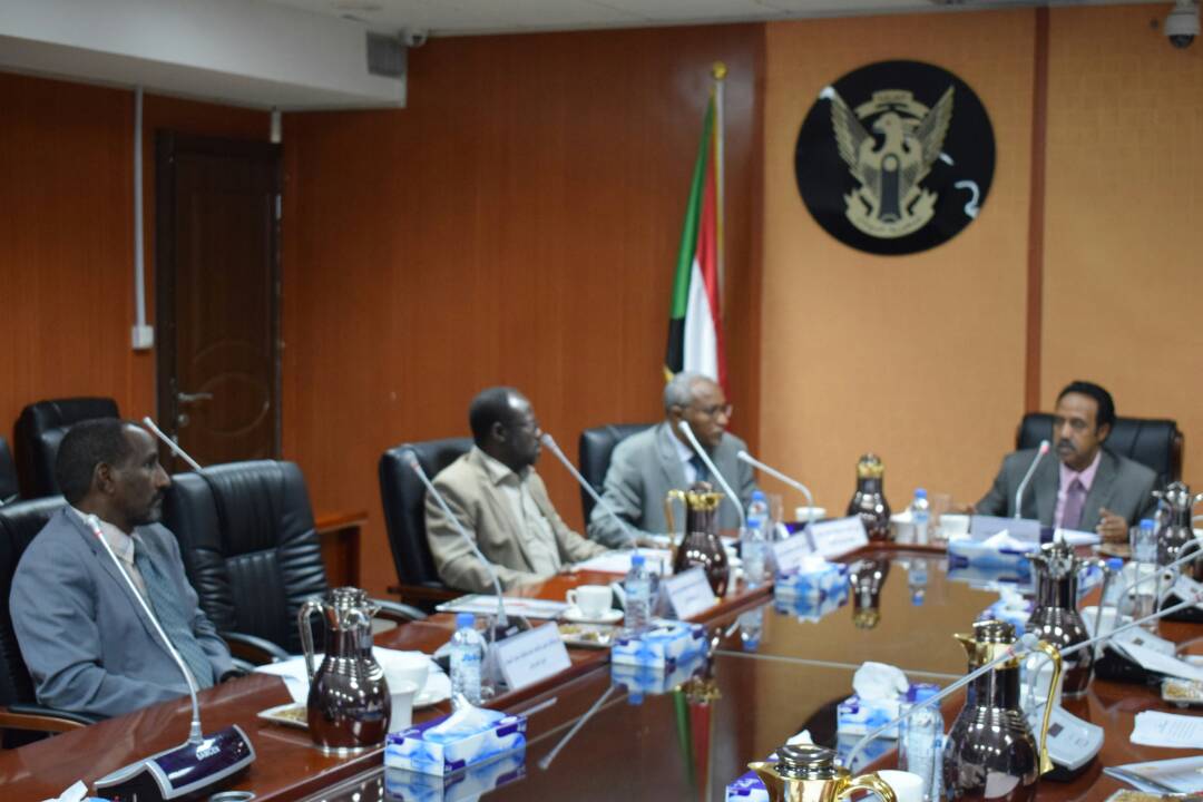 وزير العدل يلتقى  بوفد الاتحاد  العام لنقابات  عمال السودان