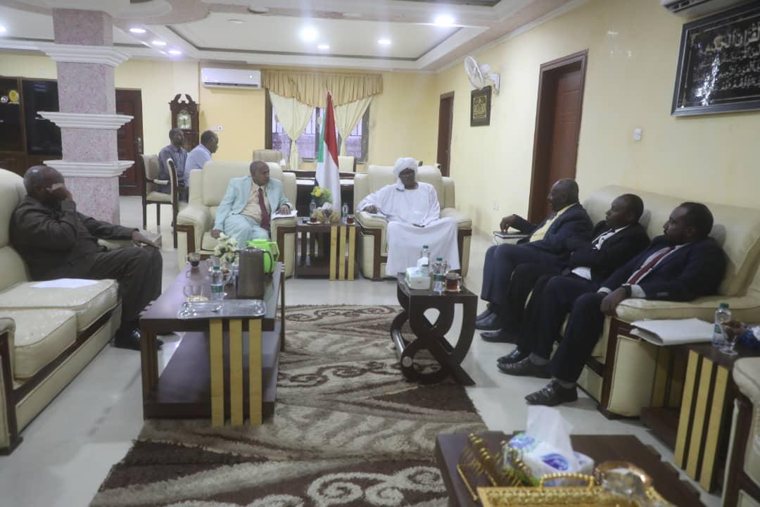 والي ولاية القضارف : يشيد بدور  جمعيات  مهن الانتاج الزراعي والحيواني بالولاية 