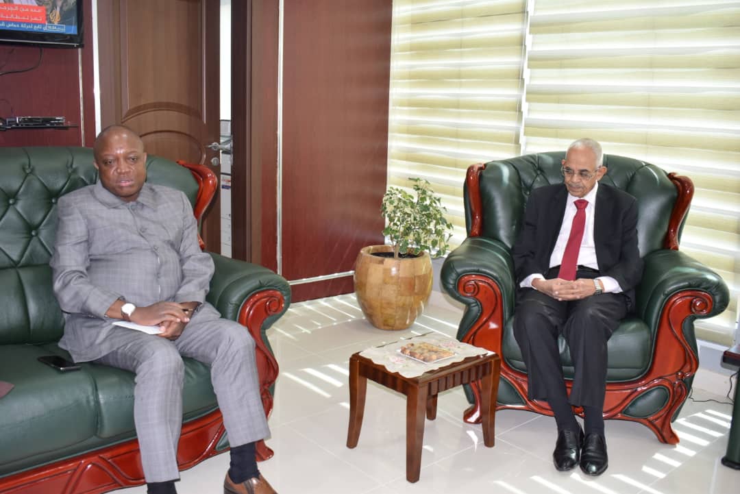 سالم يلتقي نظيره بجمهورية افريقيا الوسطي