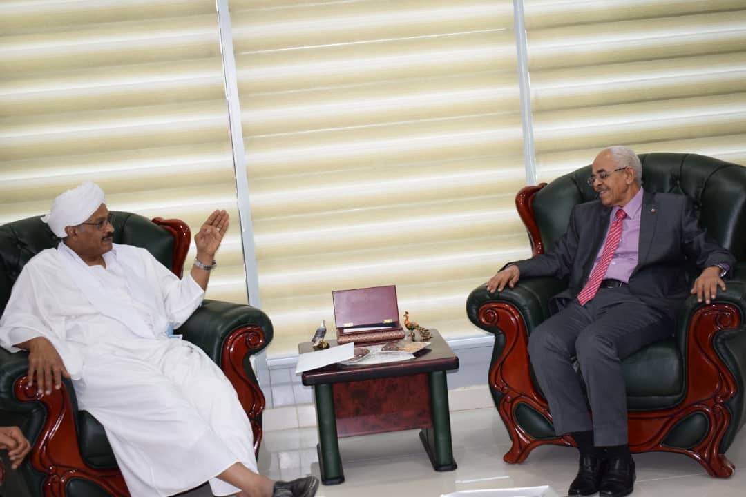 العدل تبحث قوانين الإستثمار