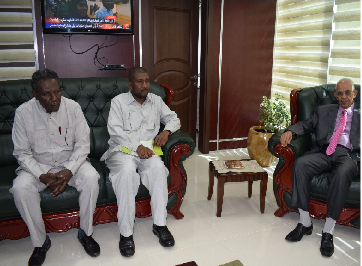 سالم يلتقي نقابة التعليم العام