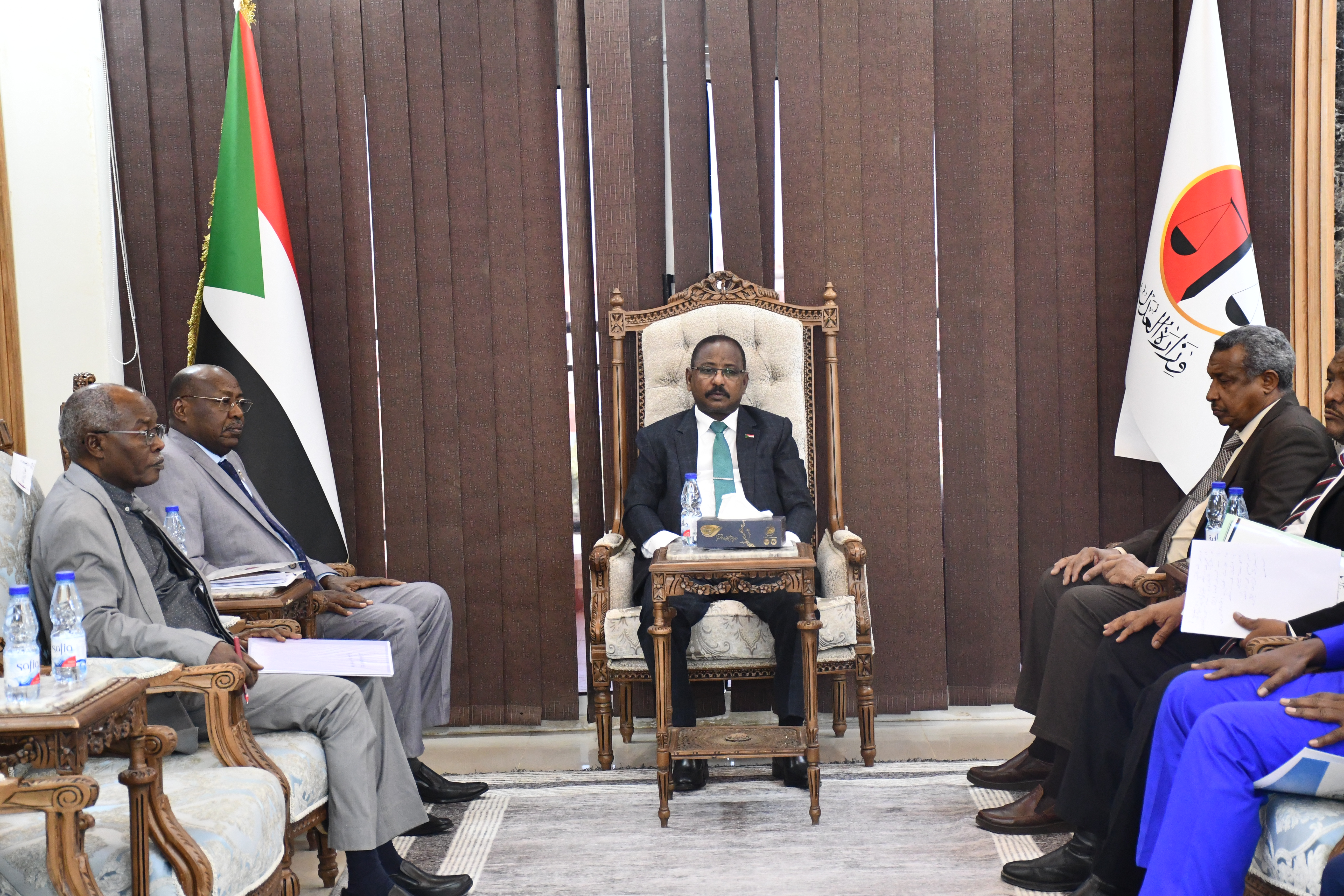 لجنة إقامة ومتابعة الدعاوي الدولية ضد مليشيا آل دقلو الارهابية وداعميها تعقد إجتماعها الدوري