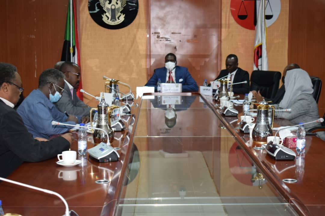 وزير العدل يلتقي بوفد جيش حركة تحرير السودان—جناح مناوي