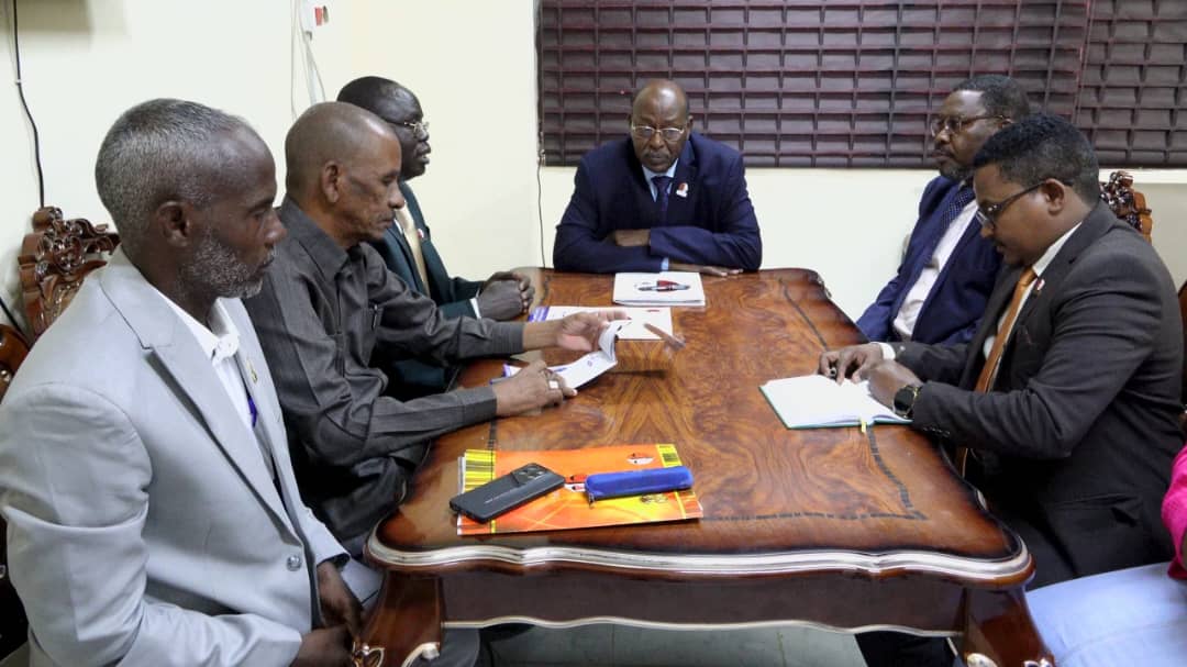 وكيل وزارة العدل يقف علي سير العمل بادارة التسجيلات التجارية